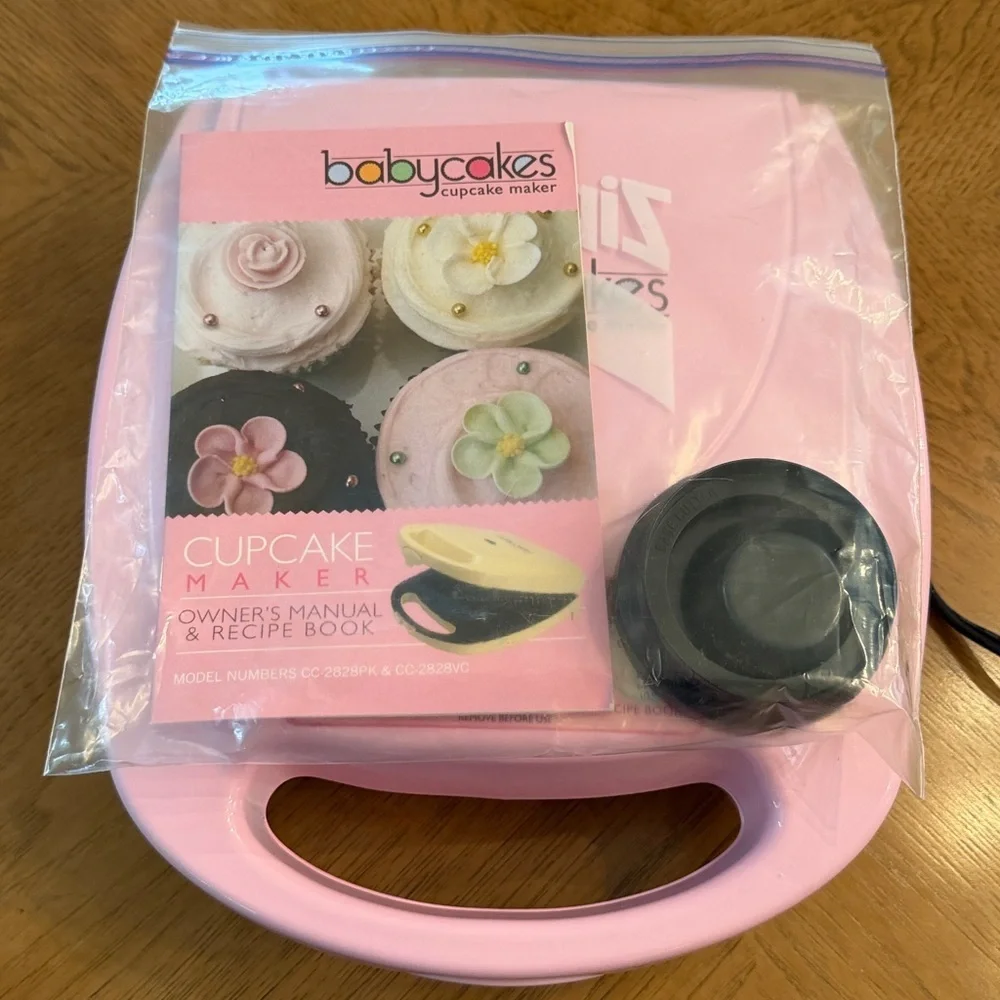 Babycakes Cupcake Maker - 8 Cupcakes